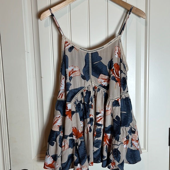 Anthropologie Tops - Anthropologie Floral & Femme floral swingy flowy top Sz Med